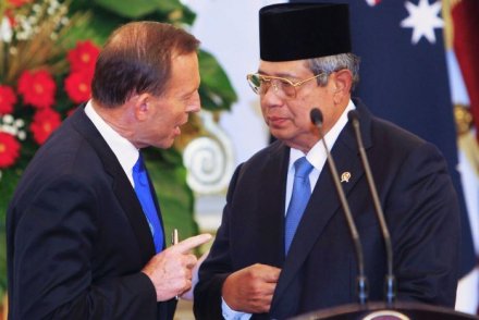 Prime Minister Tony Abbott talks to Indonesia's president Susilo Bambang Yudhoyono during a visit in Jakarta in September. (Credit: Reuters) 